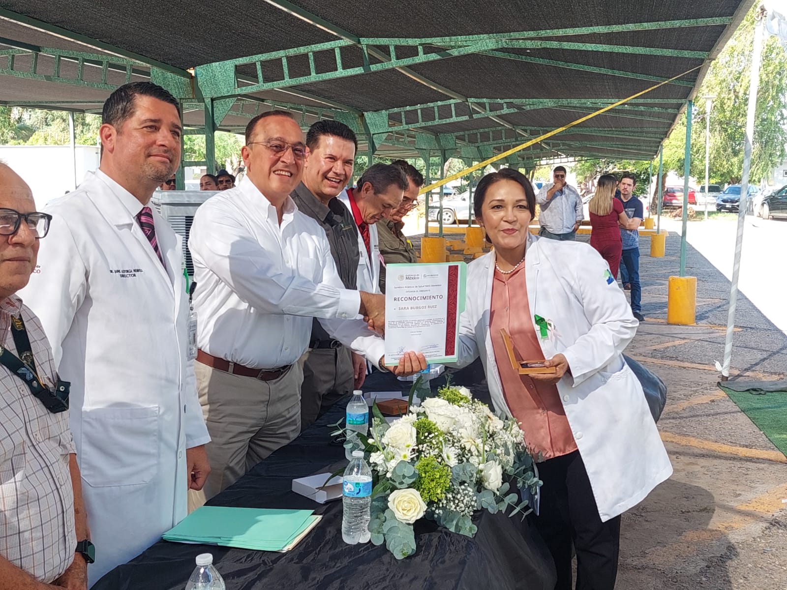 Entrega de reconocimientos a doctores del IMSS Bienestar Los Mochis