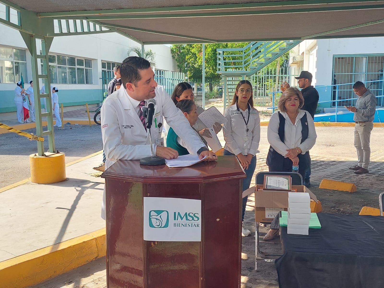 Entrega de reconocimientos a doctores del IMSS Bienestar Los Mochis