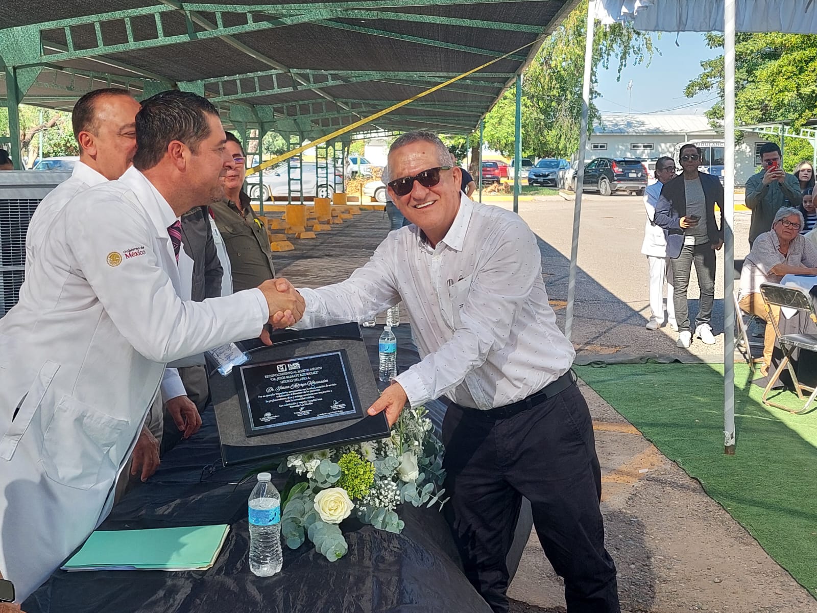 Entrega de reconocimientos a doctores del IMSS Bienestar Los Mochis