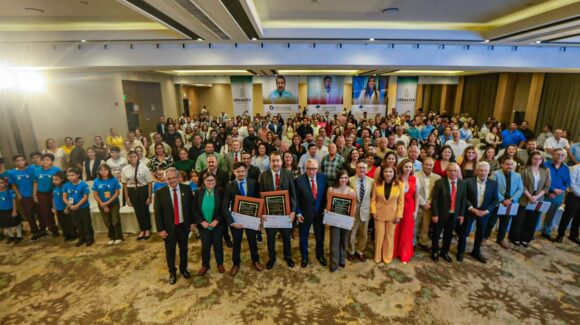 Entrega Rocha Premio al Mérito Científico 2025 y Premio “Eustaquio Buelna” a Tesis de Posgrado