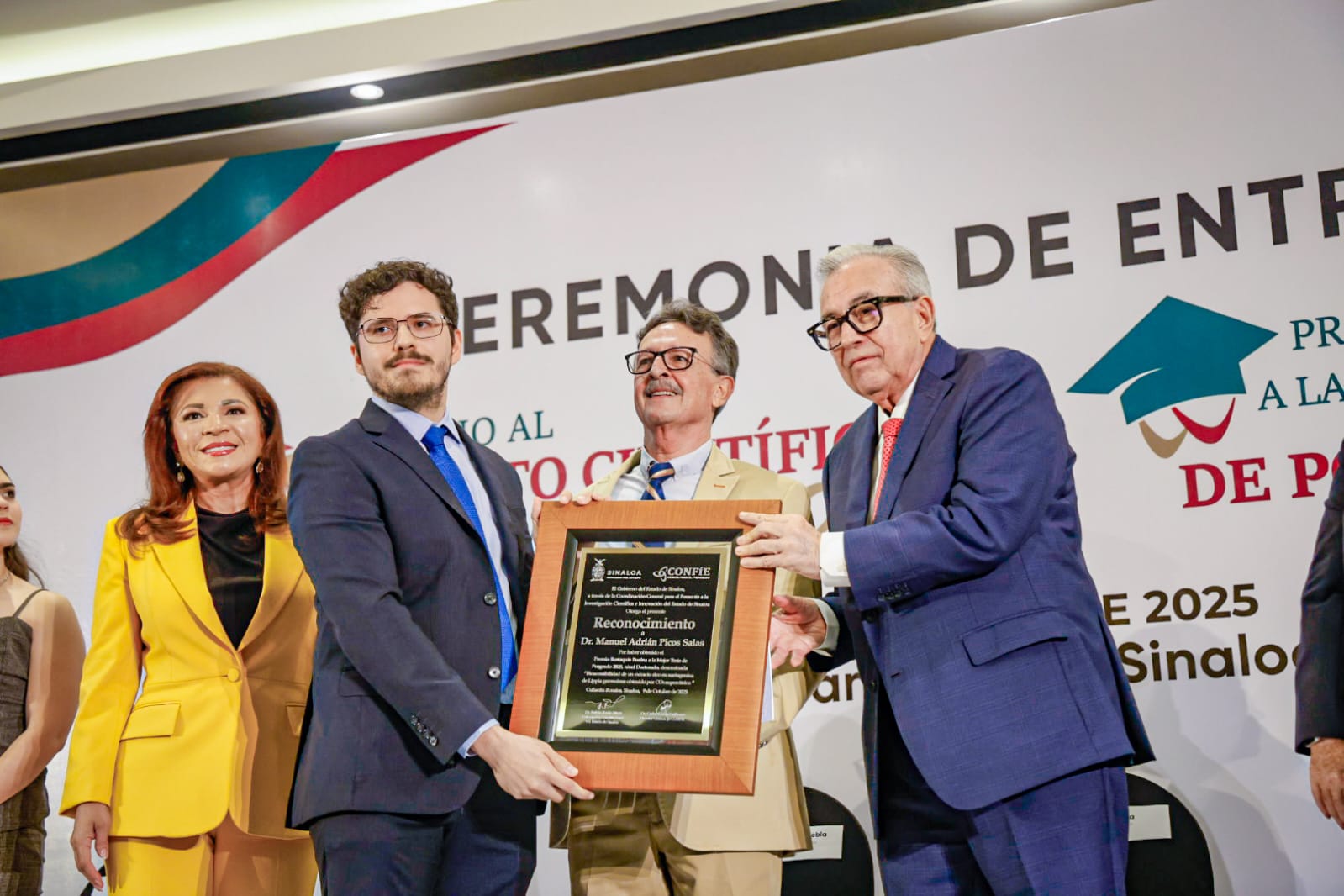 Manuel Adrián Picos Salas recibe Premio “Eustaquio Buelna” a la Mejor Tesis de Posgrado en la modalidad de Doctorado