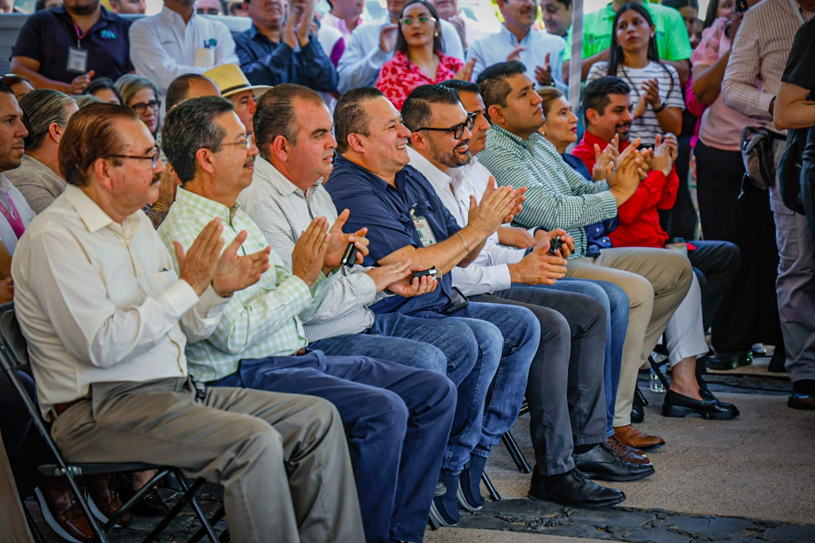 Entregan vehículos a Vectores para combatir el dengue en Sinaloa