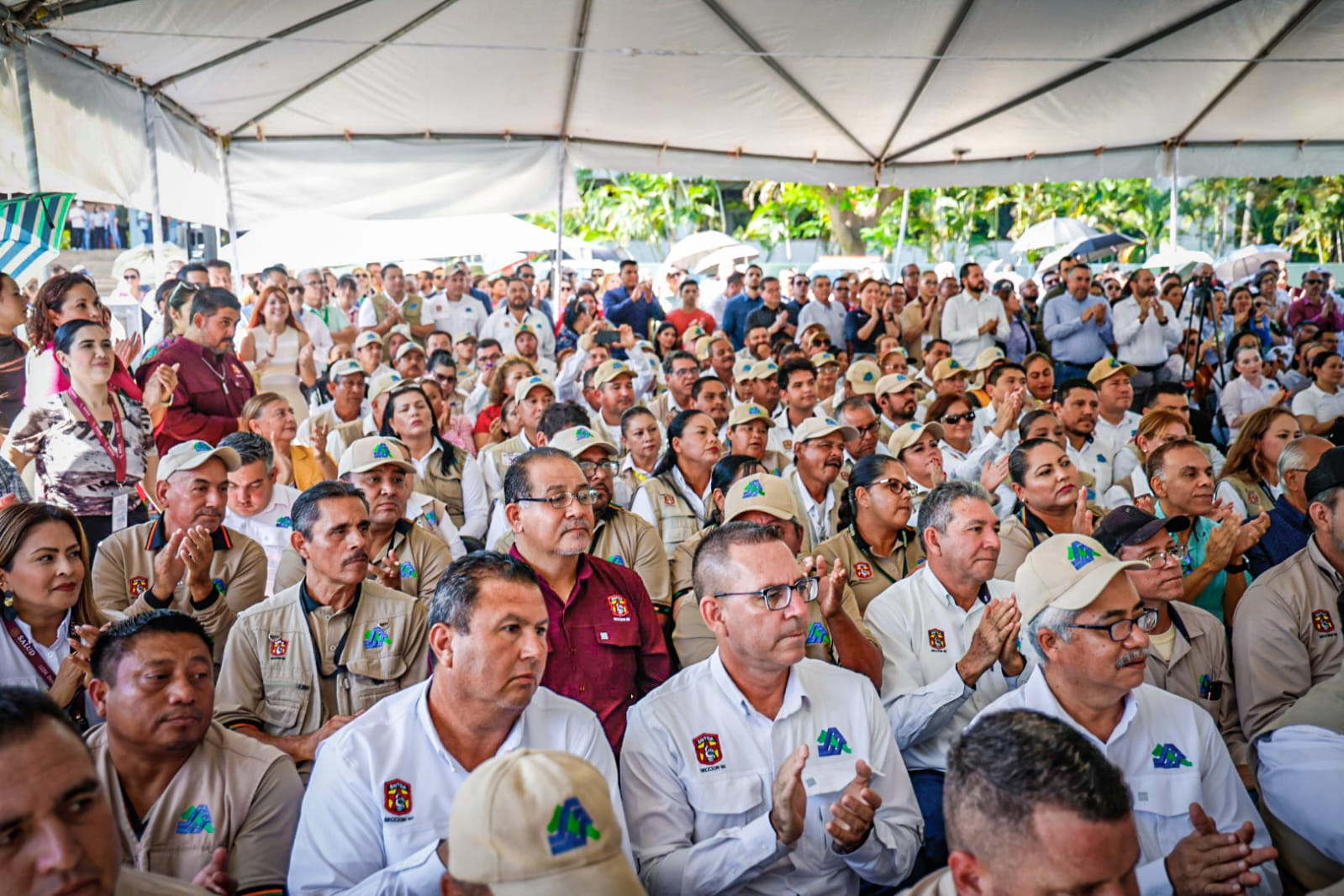 Entregan vehículos a Vectores para combatir el dengue en Sinaloa