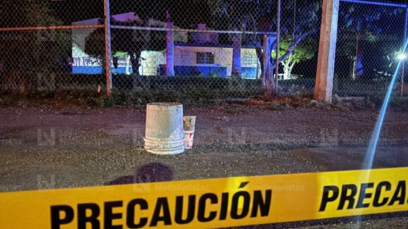 Esposado de manos y con mensaje en cartulina hallan ejecutado a un joven en La Higuerita, de Culiacán, Sinaloa