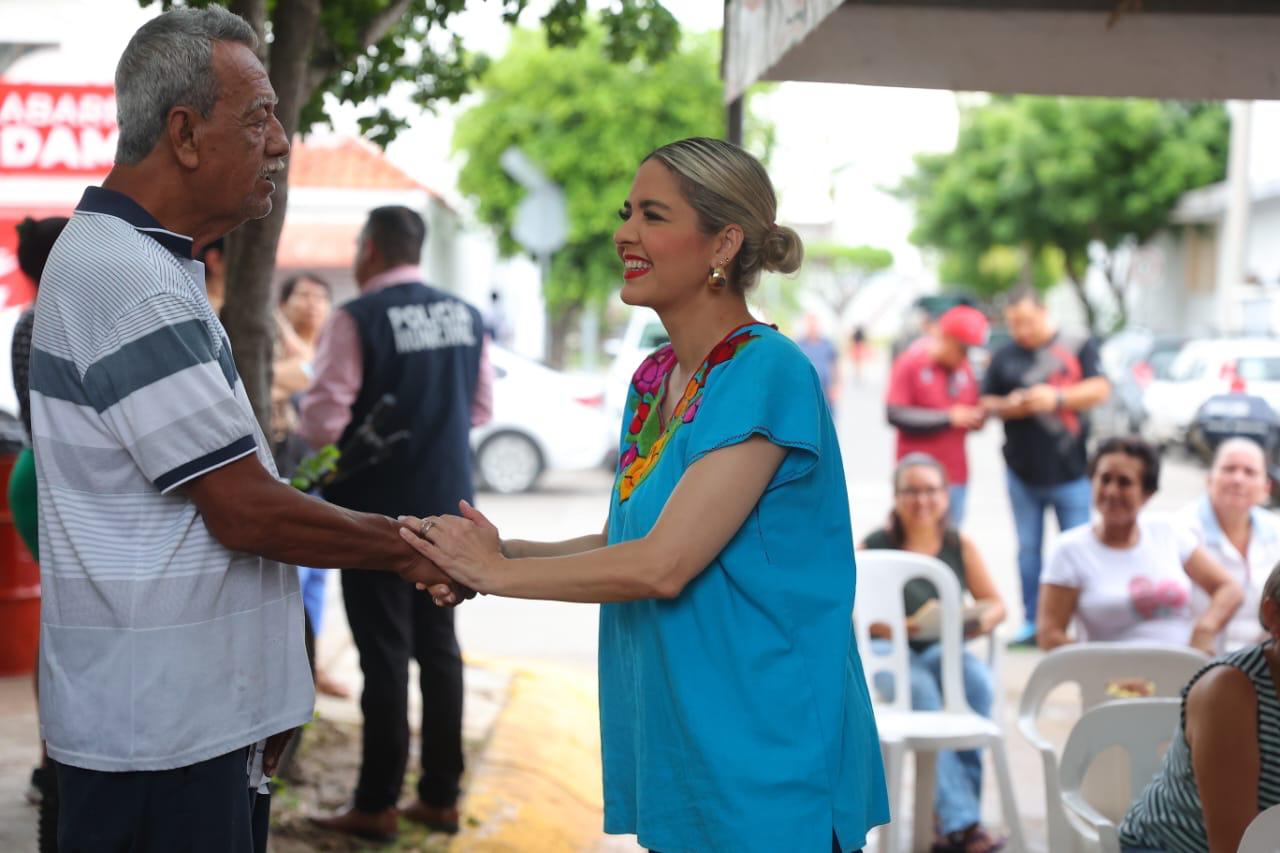 Estrella Palacios en jornada de "Contigo Mazatlán" en Chulavista