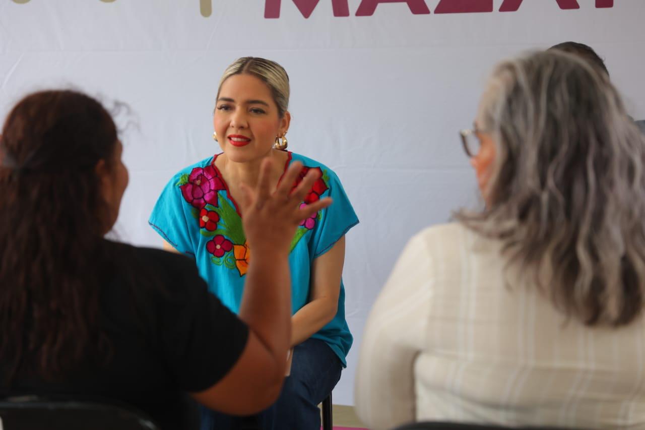 Estrella Palacios en jornada de "Contigo Mazatlán" en Chulavista