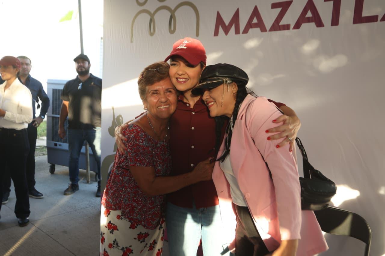 Estrella Palacios en jornada de "Contigo Mazatlán" en Urbivilla del Real
