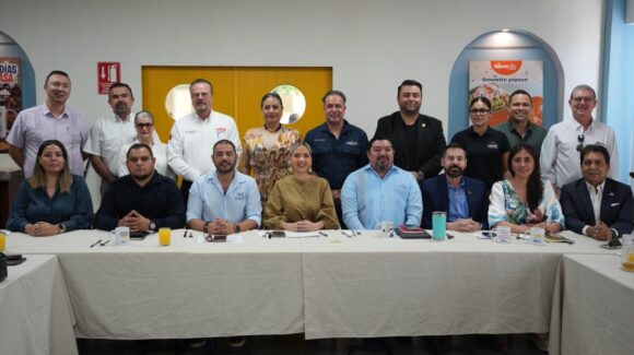 Se reúne Estrella Palacios con la Intercamaral de Mazatlán, Sinaloa, para exponerle sus logros de gobierno