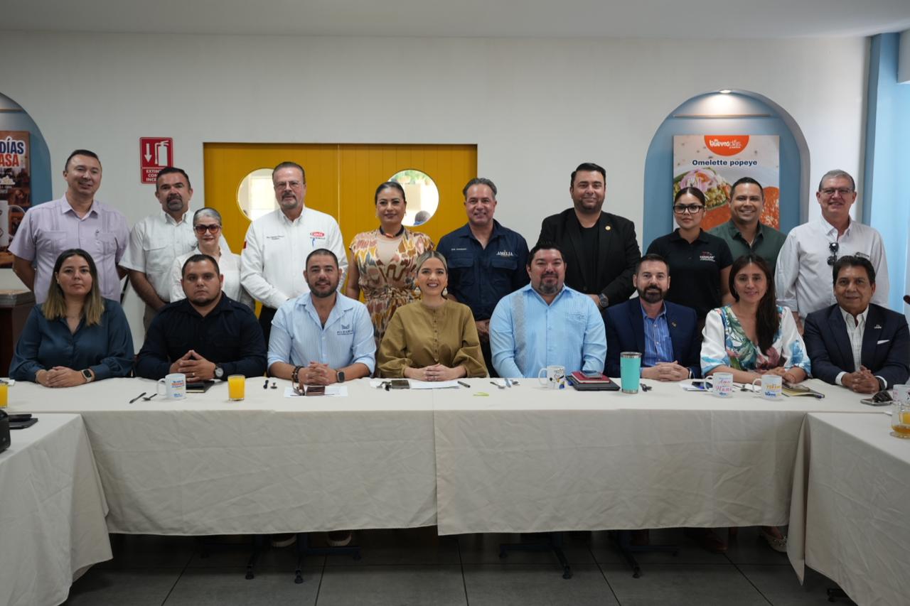 Estrella Palacios en reunión con la Intercamaral de Mazatlán, Sinaloa