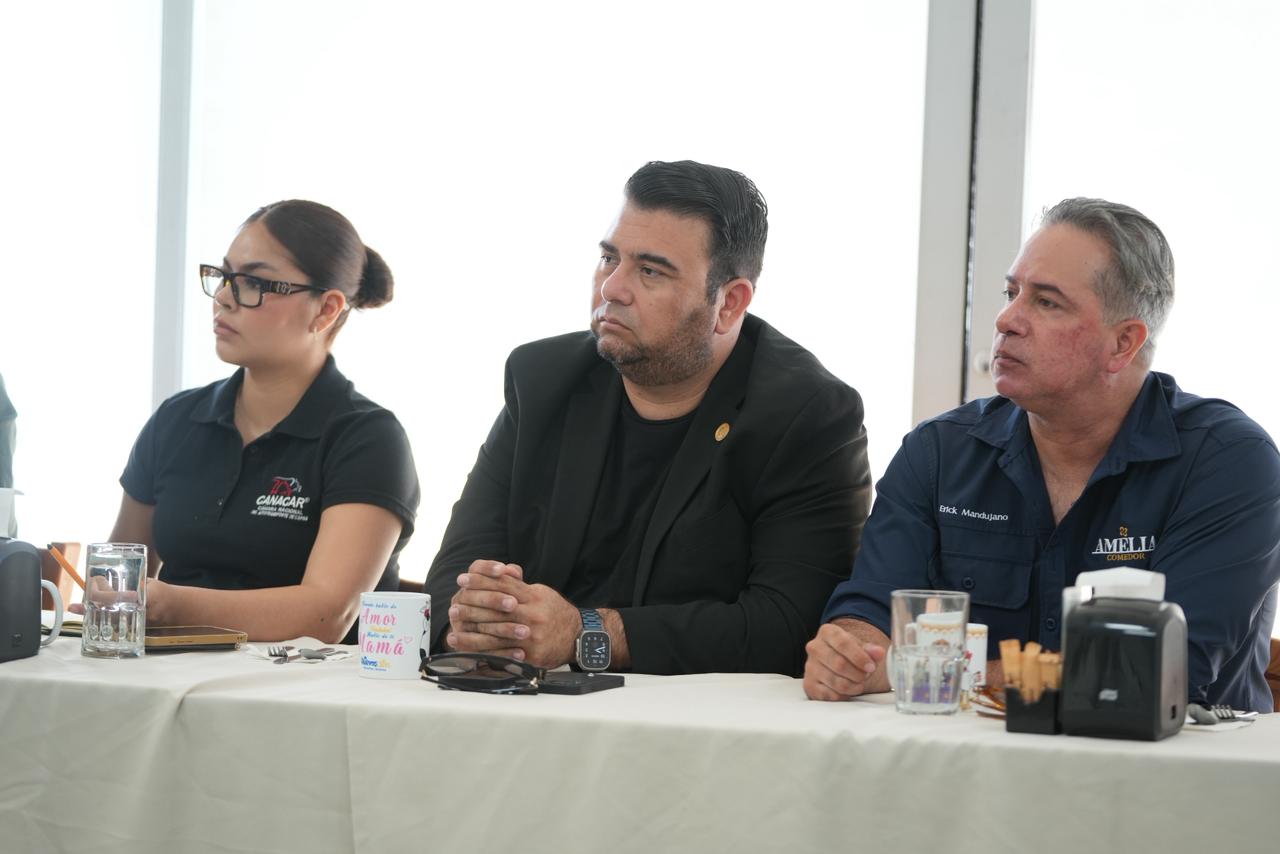 Estrella Palacios en reunión con la Intercamaral de Mazatlán, Sinaloa