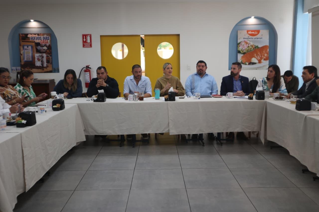 Estrella Palacios en reunión con la Intercamaral de Mazatlán, Sinaloa