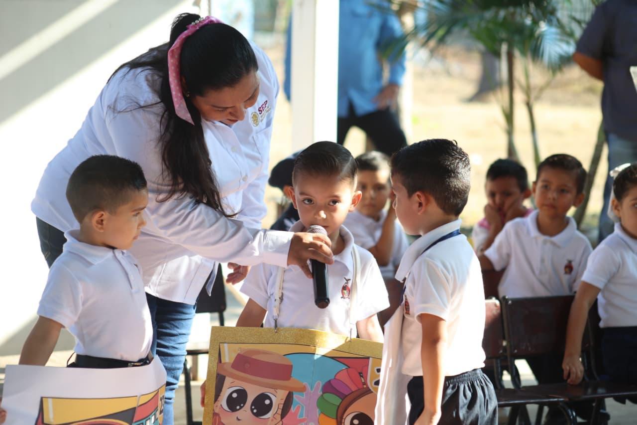 del Lunes Cívico en el Jardín de Niños Zoraida Pineda, ubicado en el Ejido El Castillo
