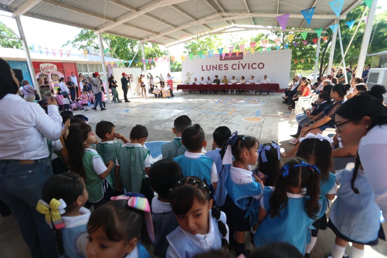 del Lunes Cívico en el Jardín de Niños Zoraida Pineda, ubicado en el Ejido El Castillo