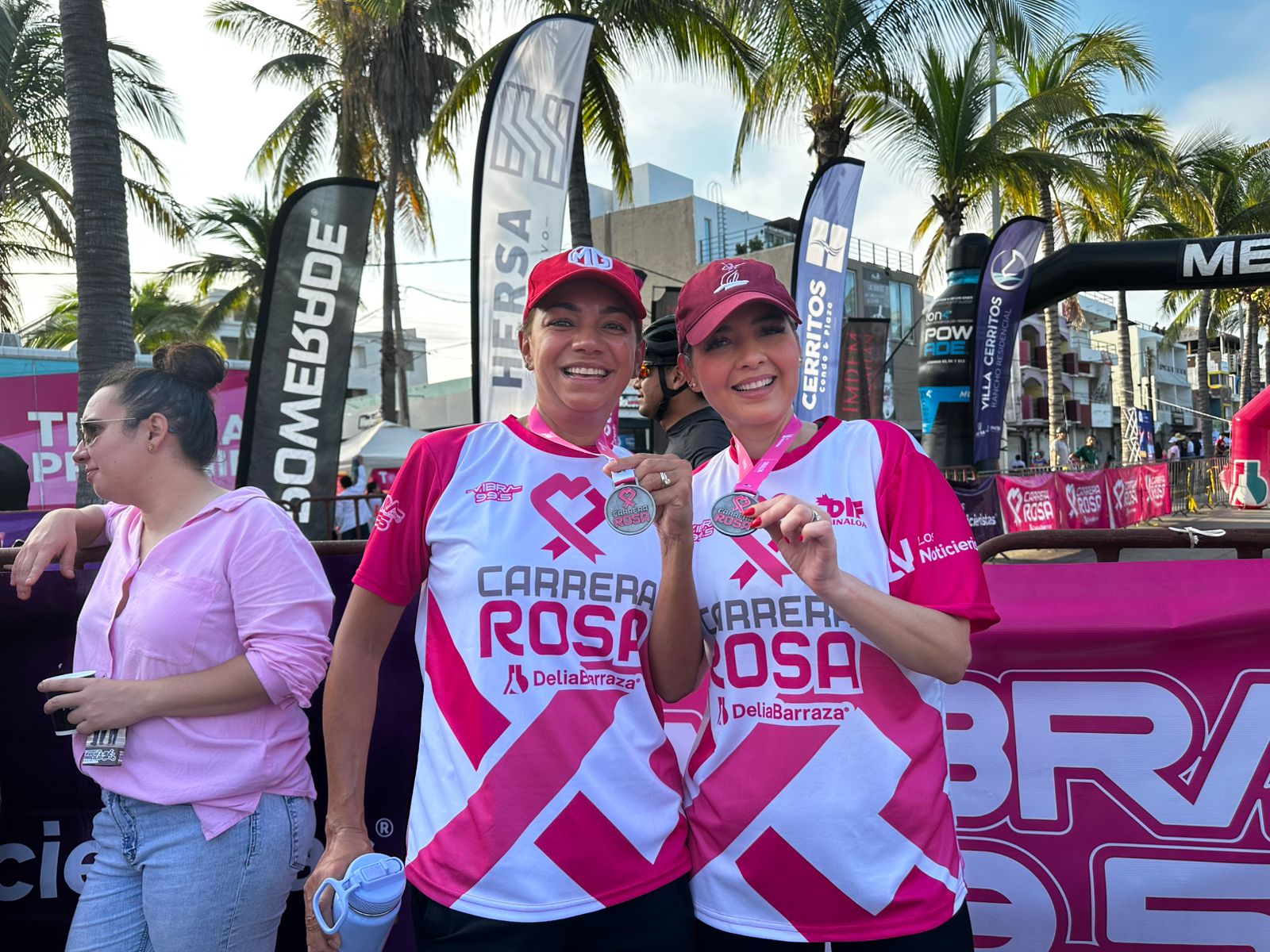 estrella palacios participa en la carrera rosa mazatlan