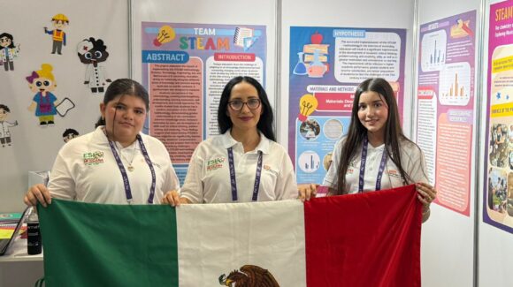 Ante más de 650 expositores, estudiantes guamuchilenses realizan demostración de su proyecto científico en Emiratos Árabes