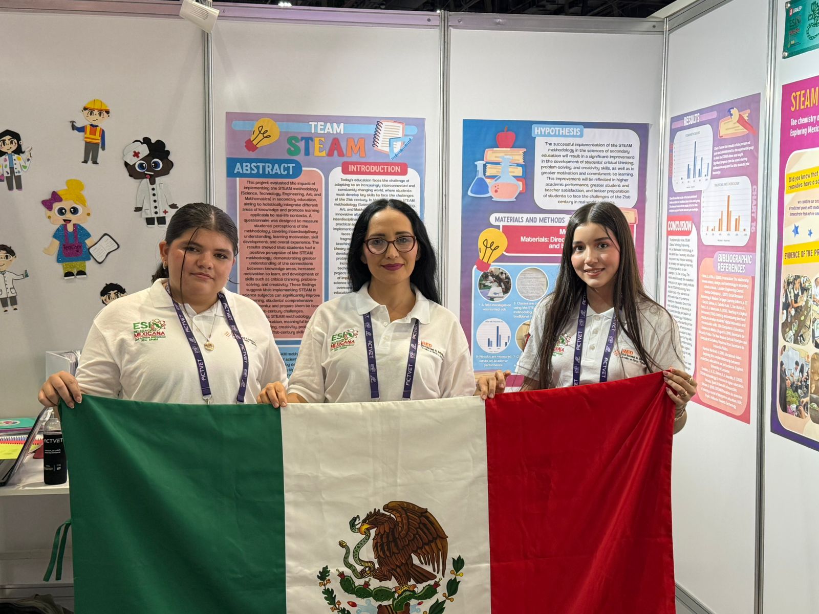 Estudiantes guamuchilenses Valeria y Alejandra
