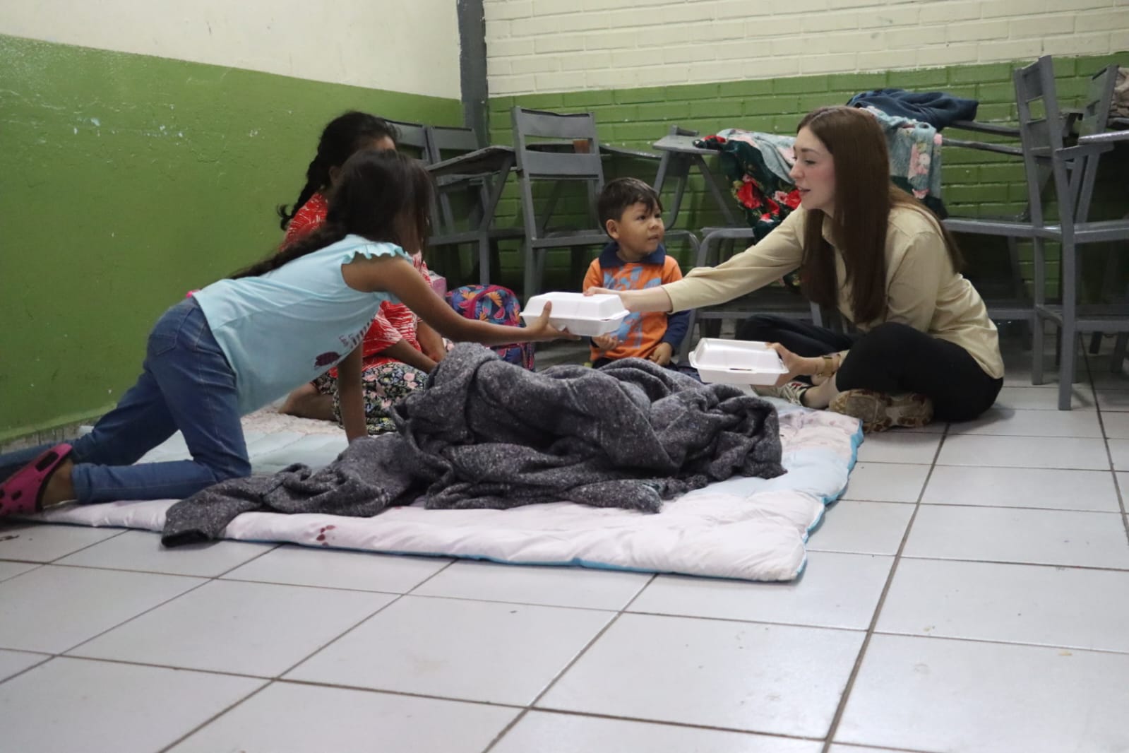 DIF en albergue temporal en Cobaes 02 de Los Mochis