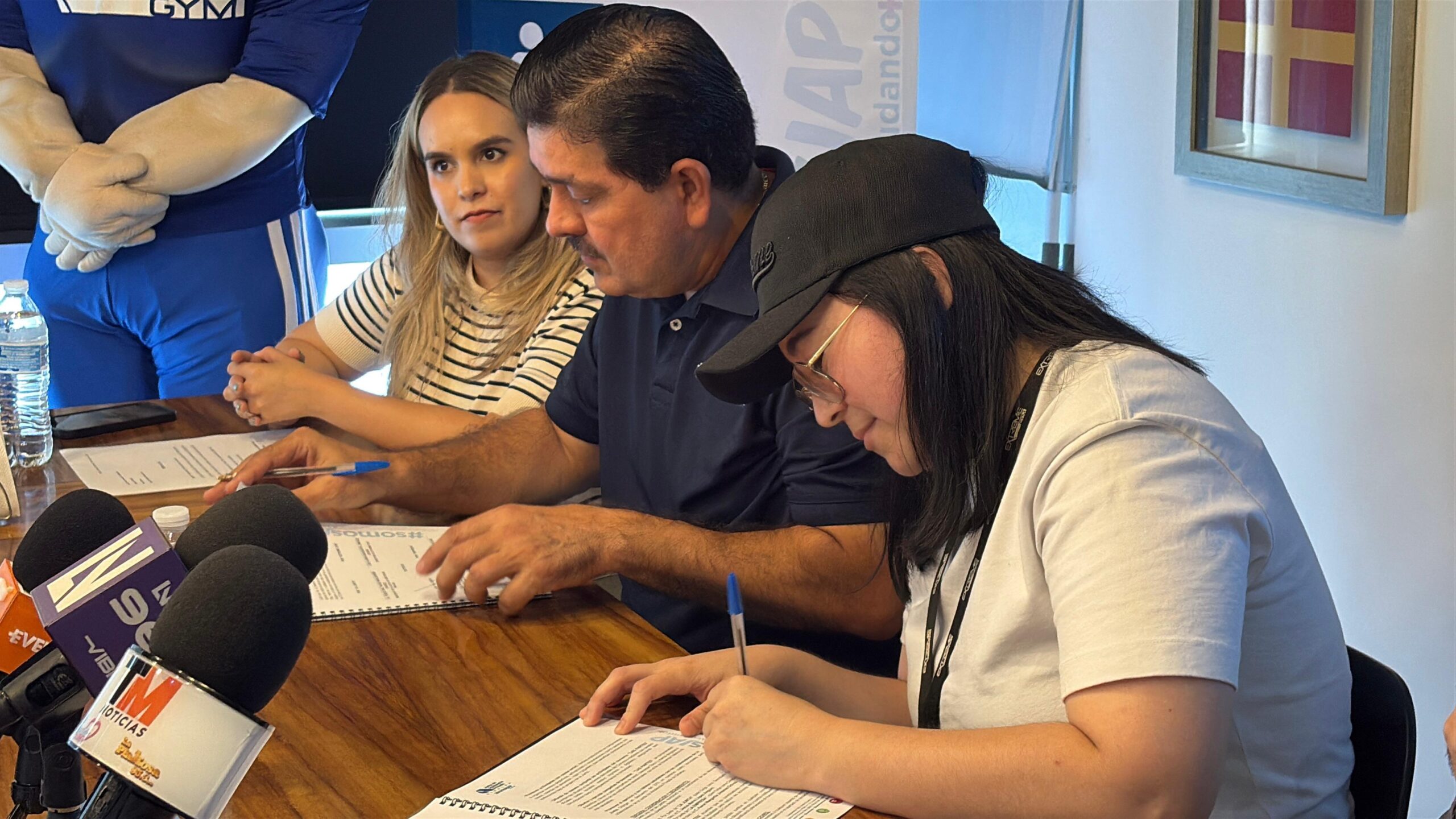 firma de convenio de colaboración entre la Junta de Asistencia Privada y Extreme Gym
