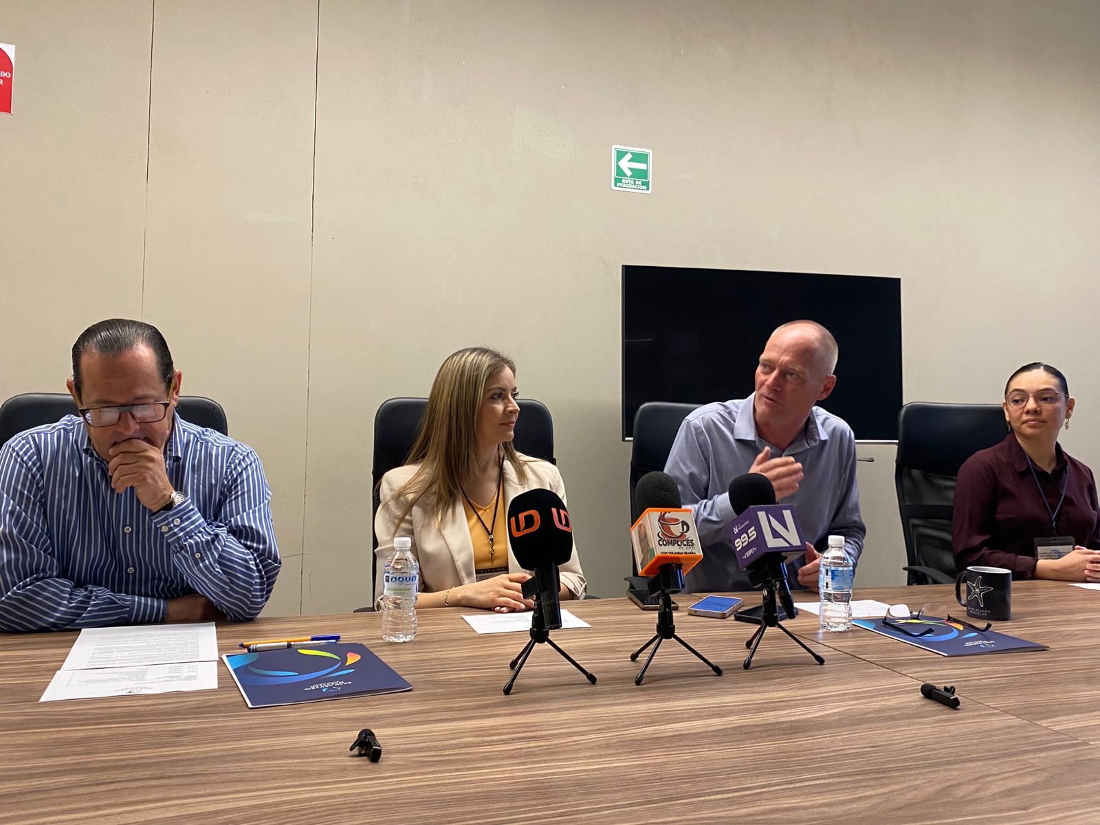 Firma de convenio entre el Gran Acuario de Mazatlán y el UPSIN