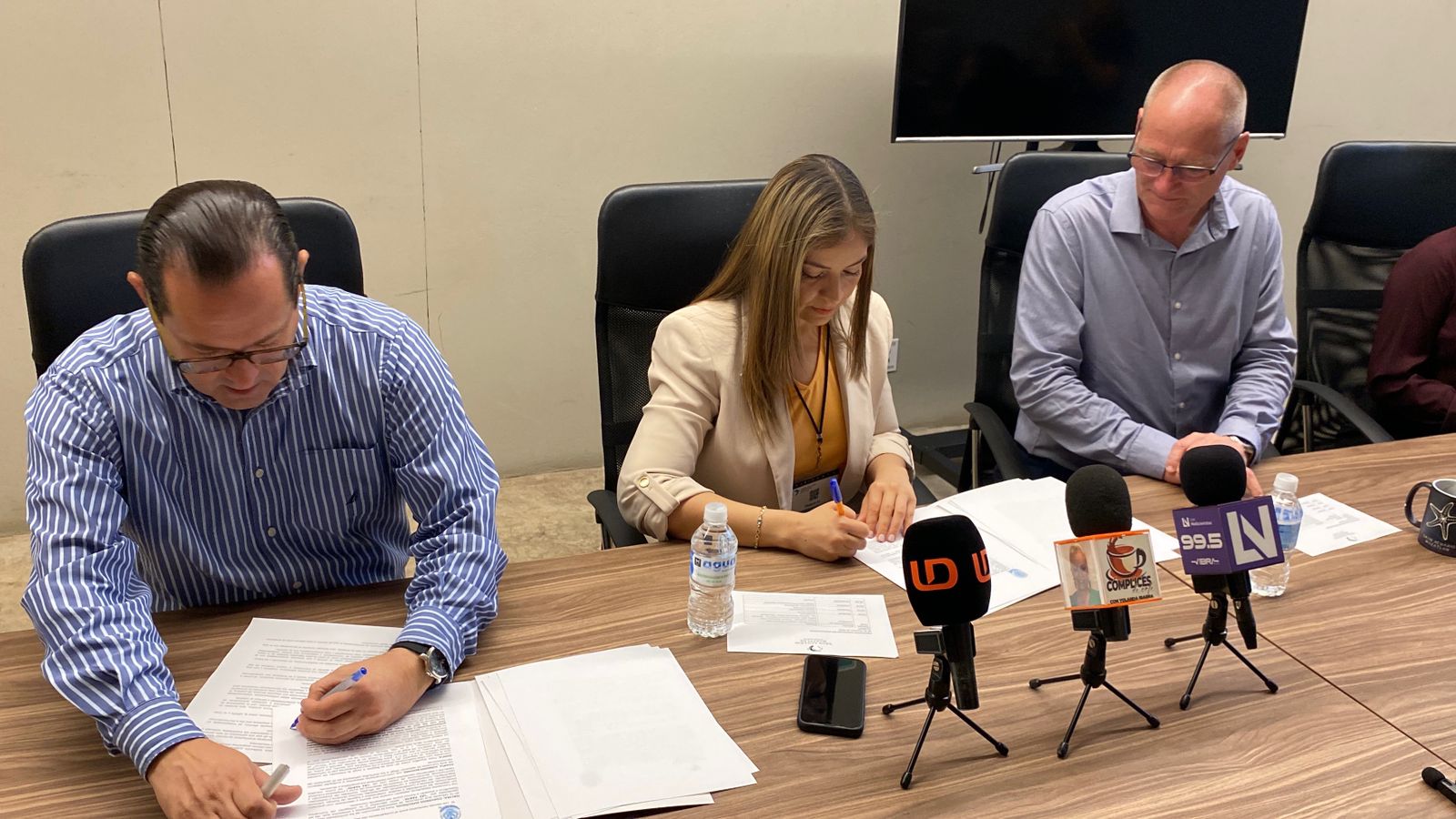 Firma de convenio entre el Gran Acuario de Mazatlán y el UPSIN
