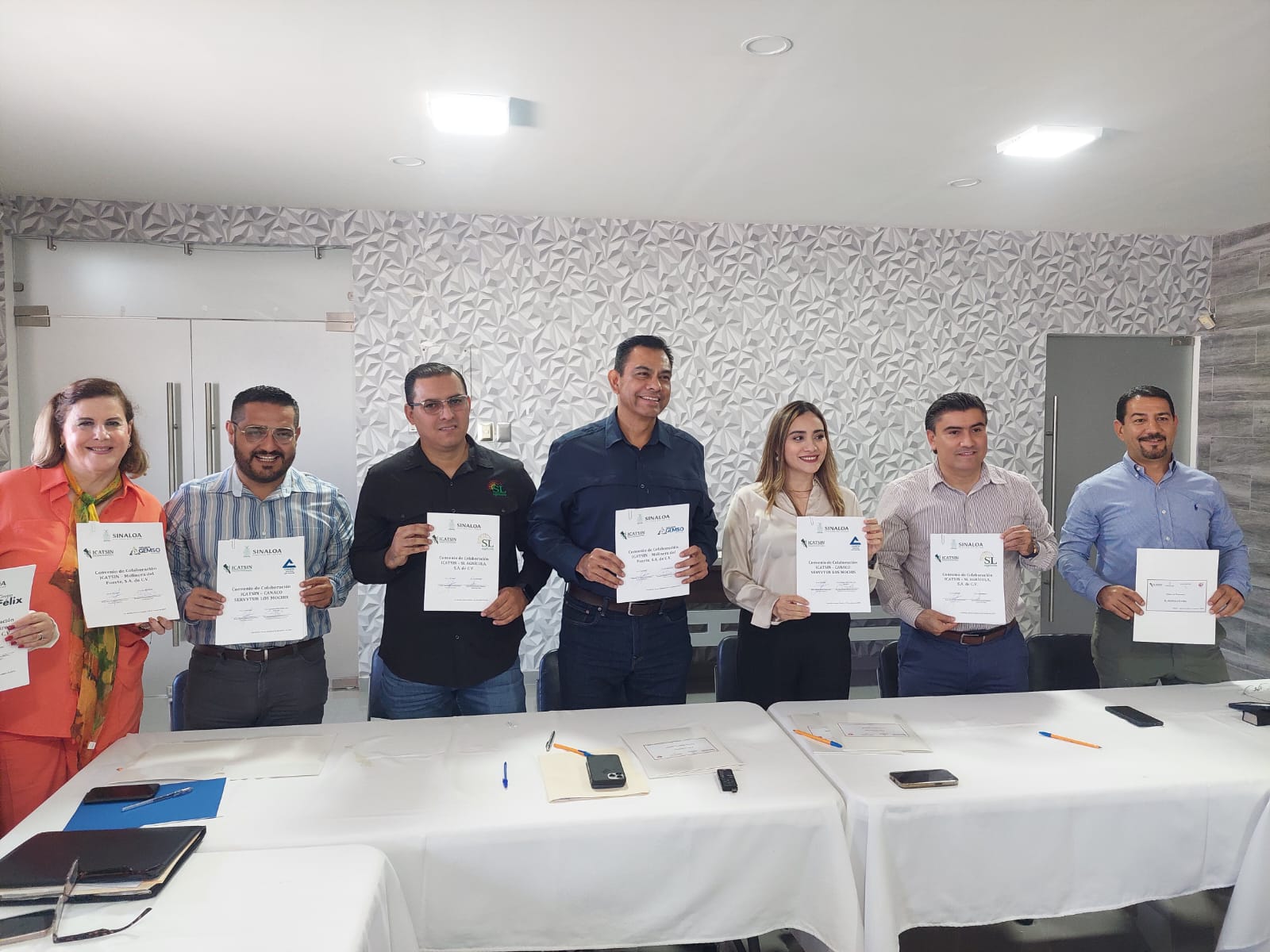 Firma de convenio entre Icatsin y Canaco Los Mochis