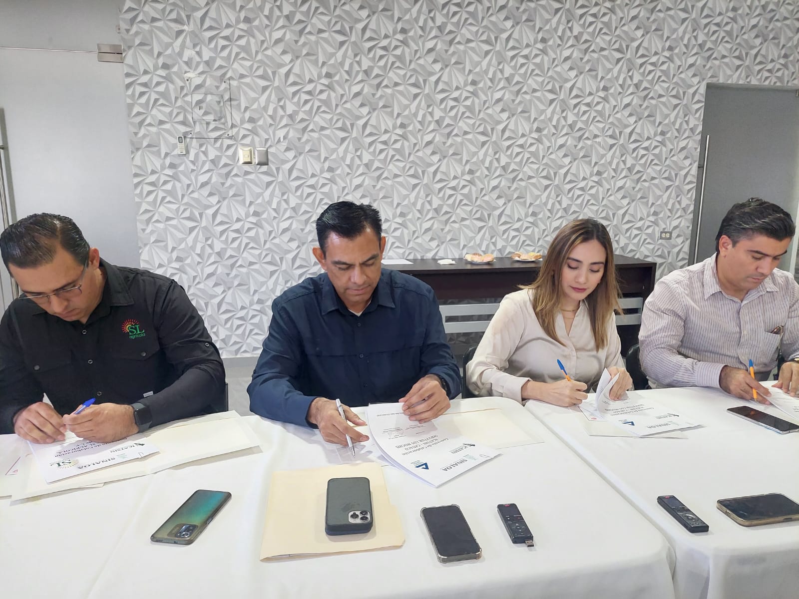 Firma de convenio entre Icatsin y Canaco Los Mochis