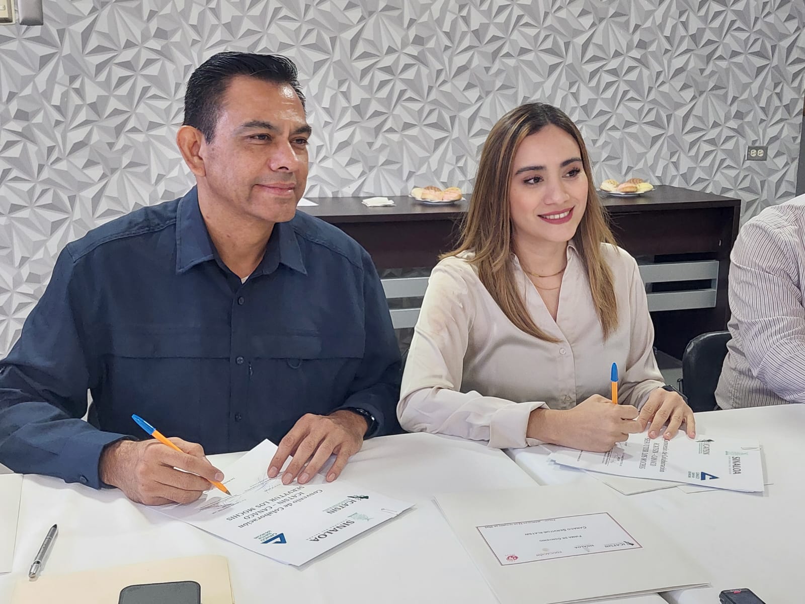 Firma de convenio entre Icatsin y Canaco Los Mochis