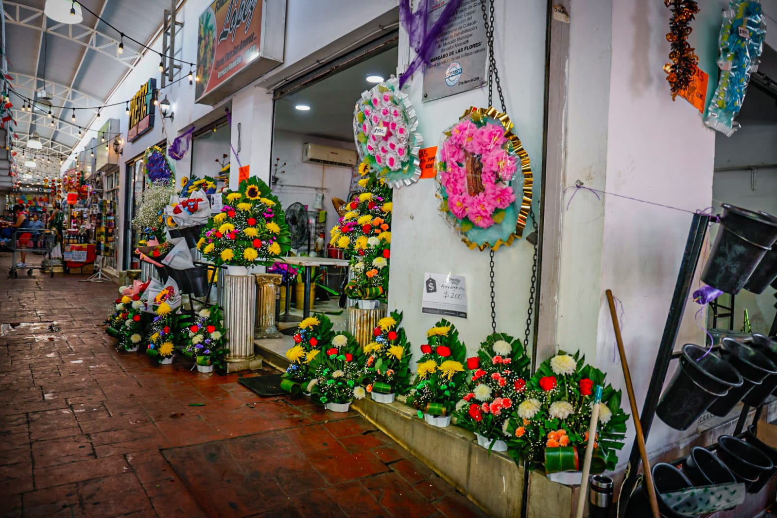 Venta de flores para el Día de Muertos
