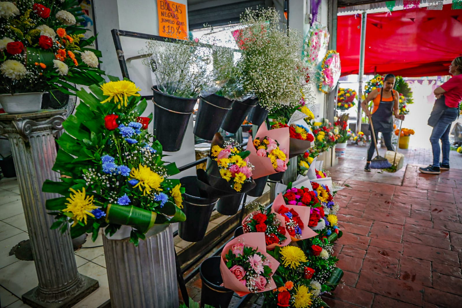 Venta de flores para el Día de Muertos