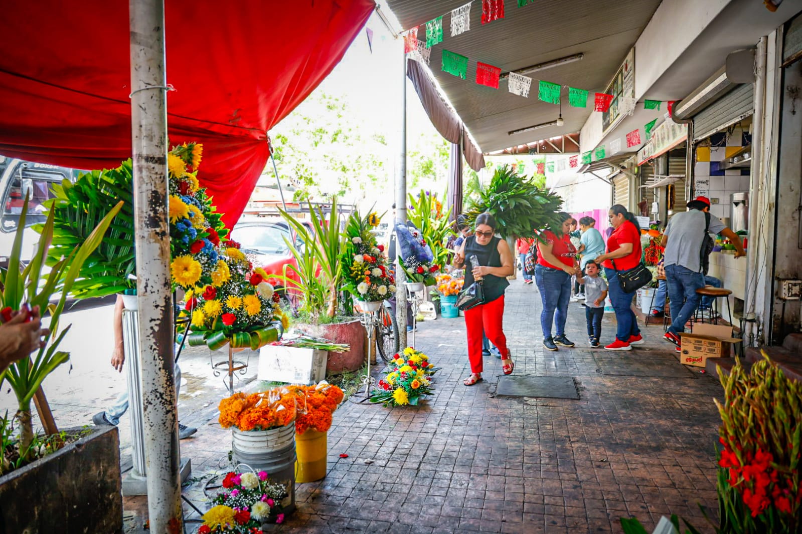 Venta de flores para el Día de Muertos