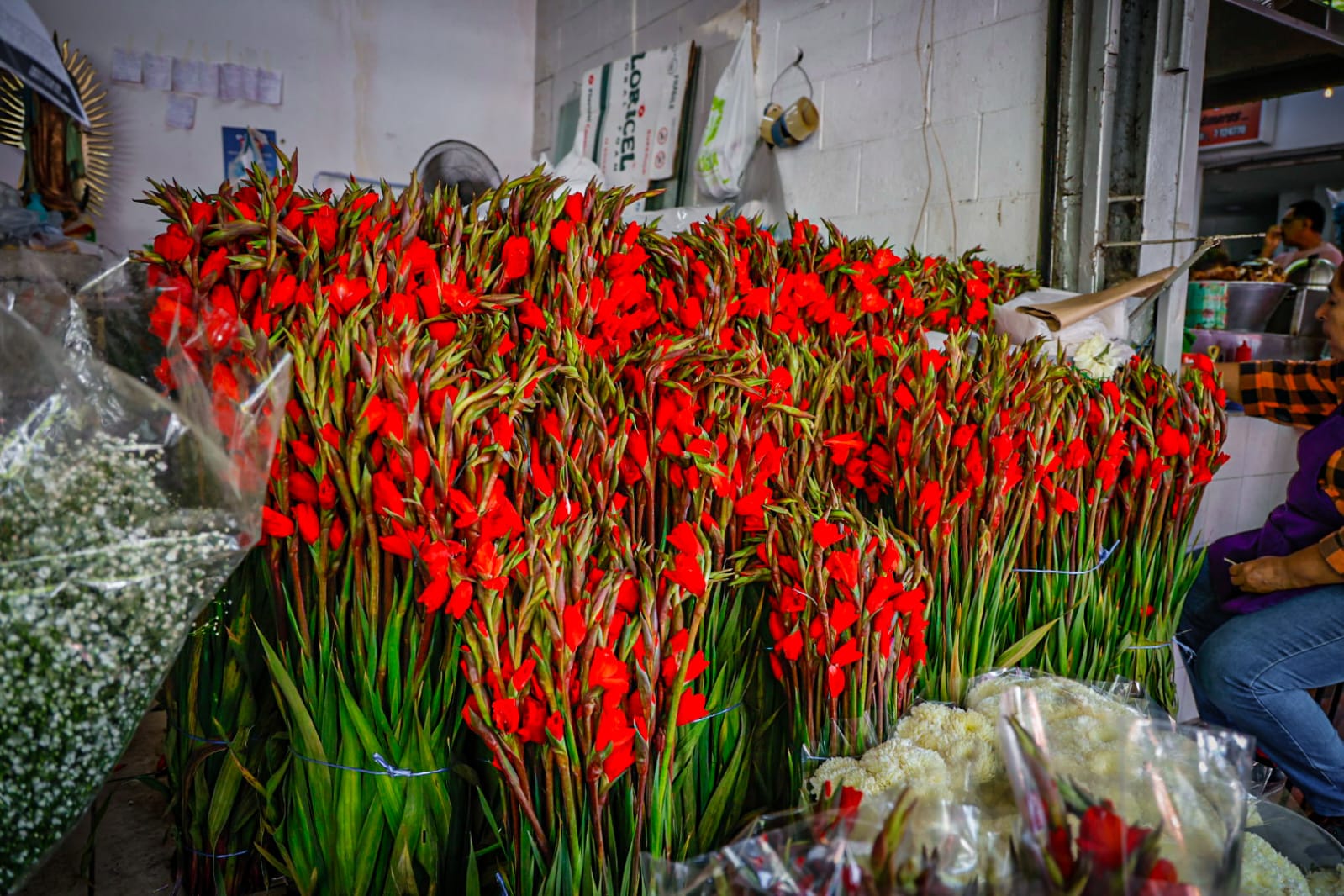 Venta de flores para el Día de Muertos