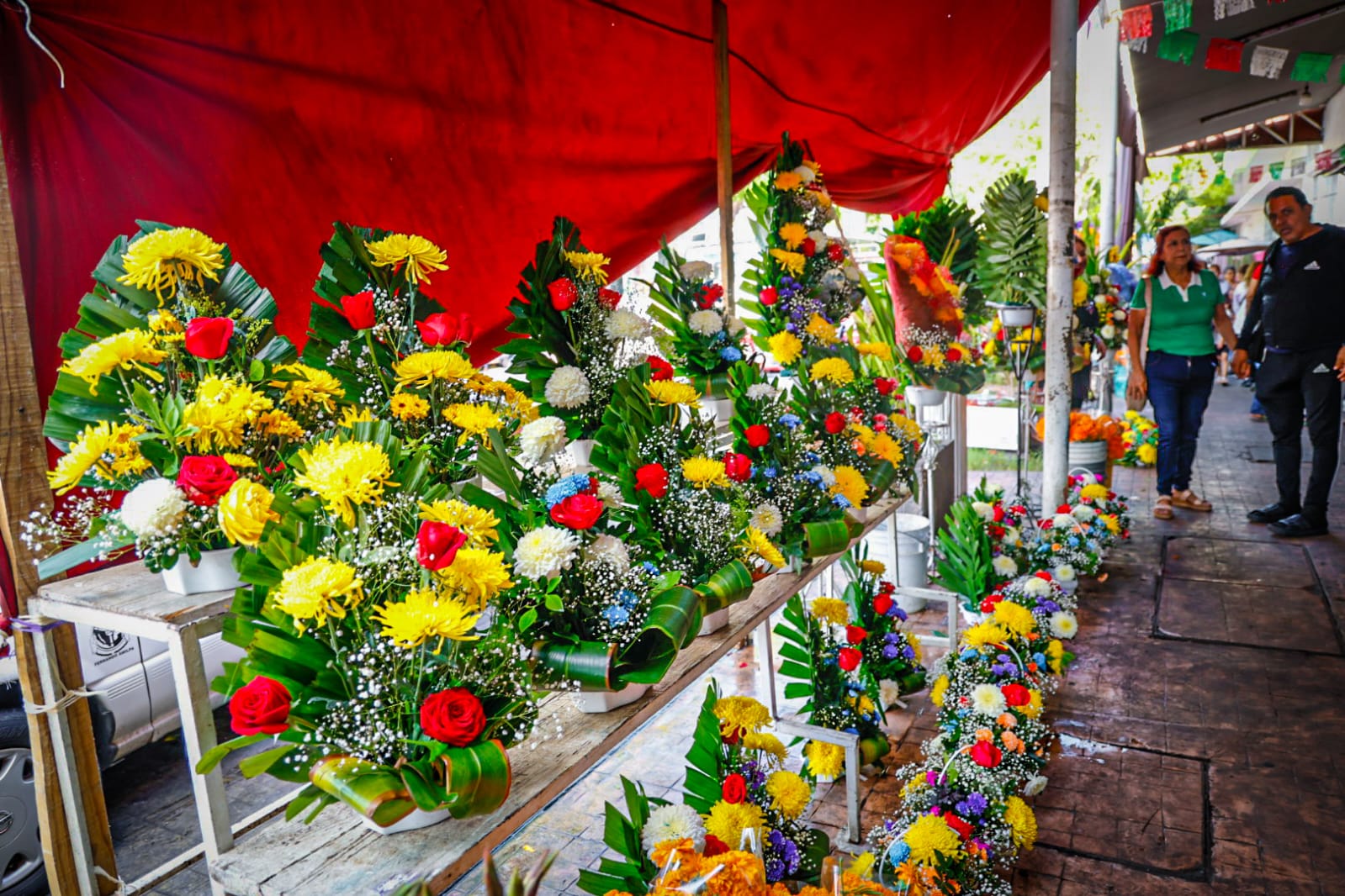 Venta de flores para el Día de Muertos