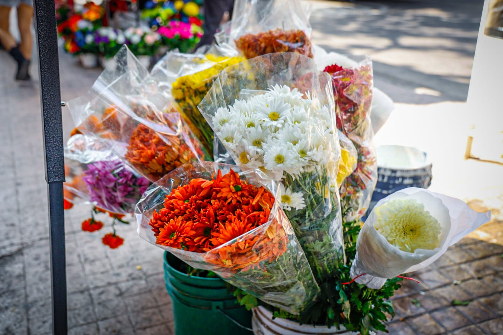 Venta de flores para el Día de Muertos