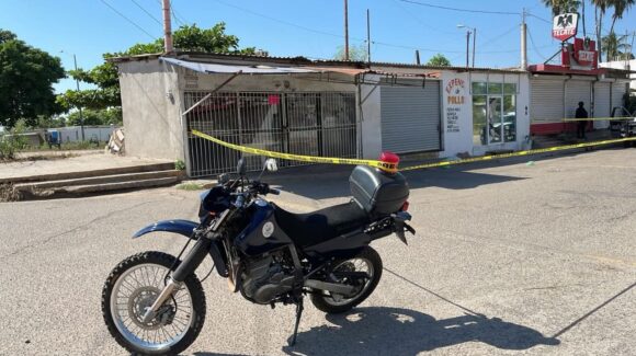 Tirotean y ‘levantan’ a un hombre en una frutería de Navolato, Sinaloa