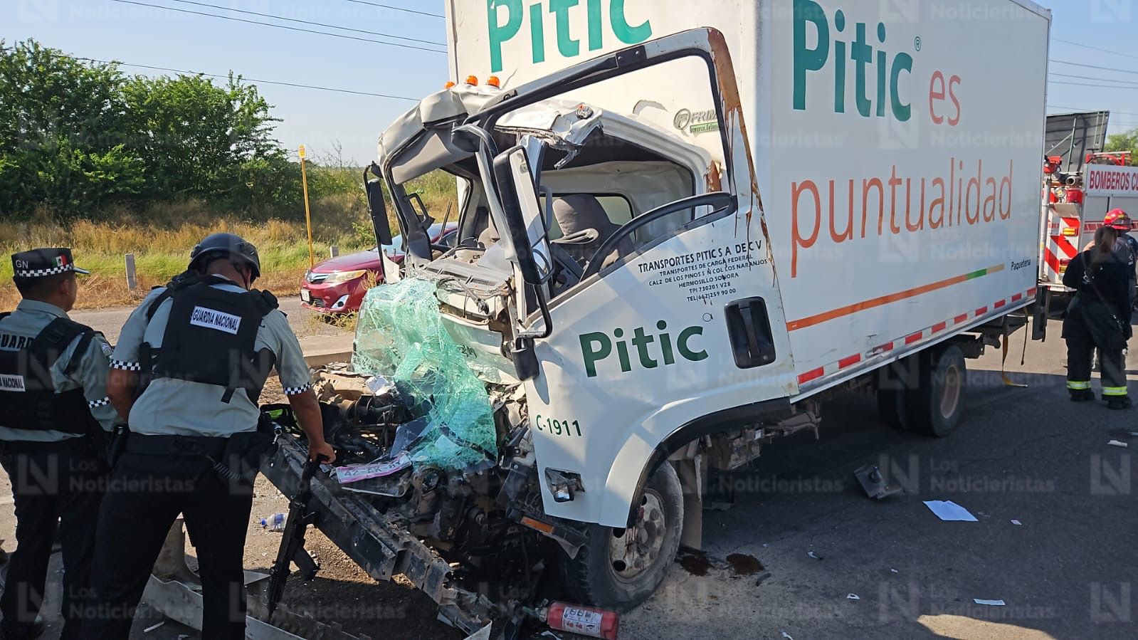 Dos lesionados deja fuerte choque entre dos unidades de transporte en la carretera Eldorado-Culiacán