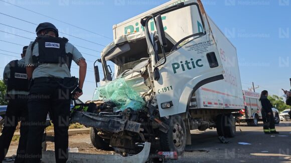 Choque por alcance en la Culiacán-Eldorado en Costa Rica, Sinaloa deja dos lesionados