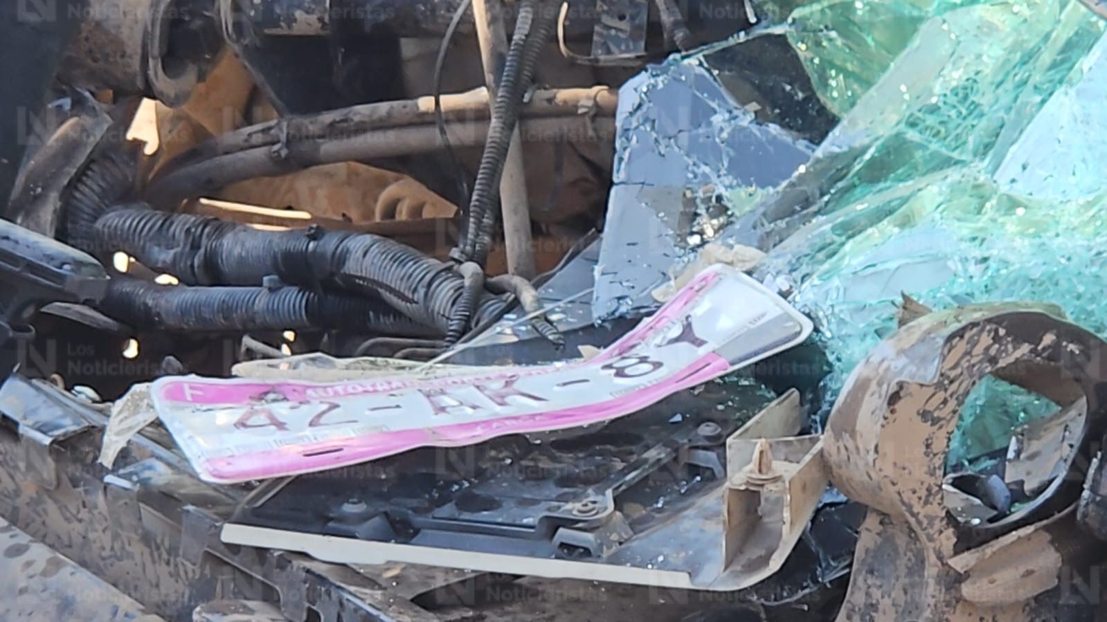Dos lesionados deja fuerte choque entre dos unidades de transporte en la carretera Eldorado-Culiacán