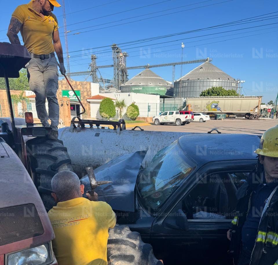 fuerte choque sobre la carretera culiacan navolato