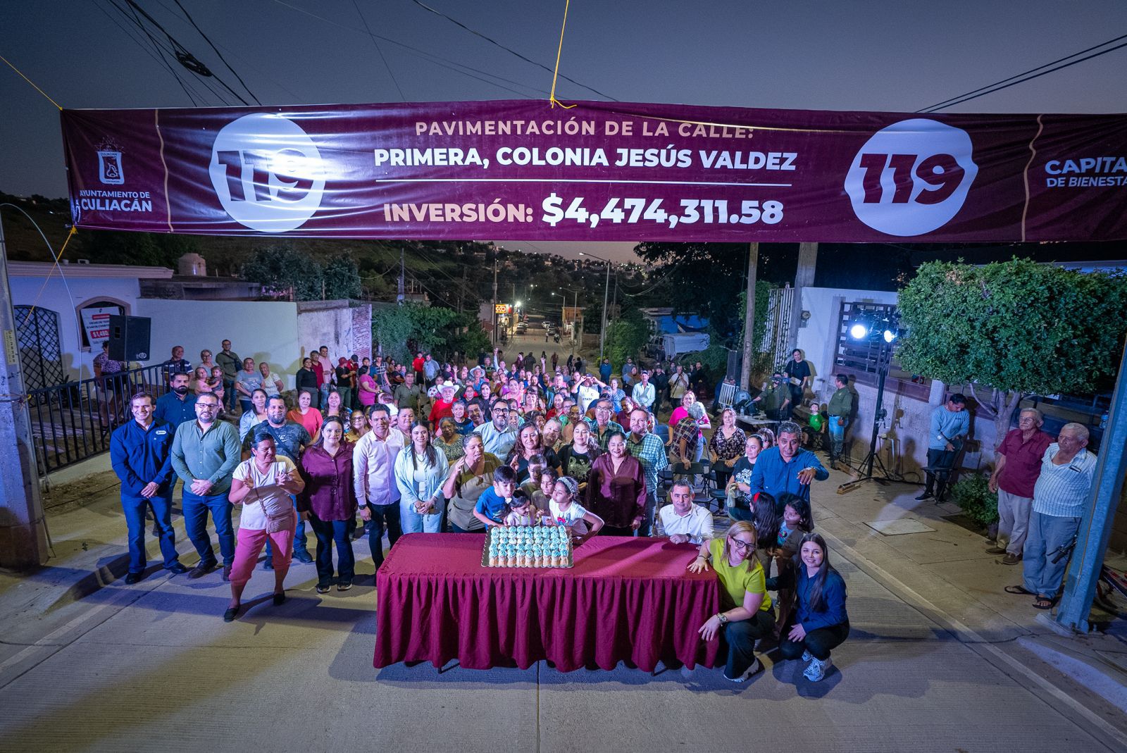 Gámez Mendívil entrega calle pavimentada en la Jesús Valdez, Culiacán, Sin.