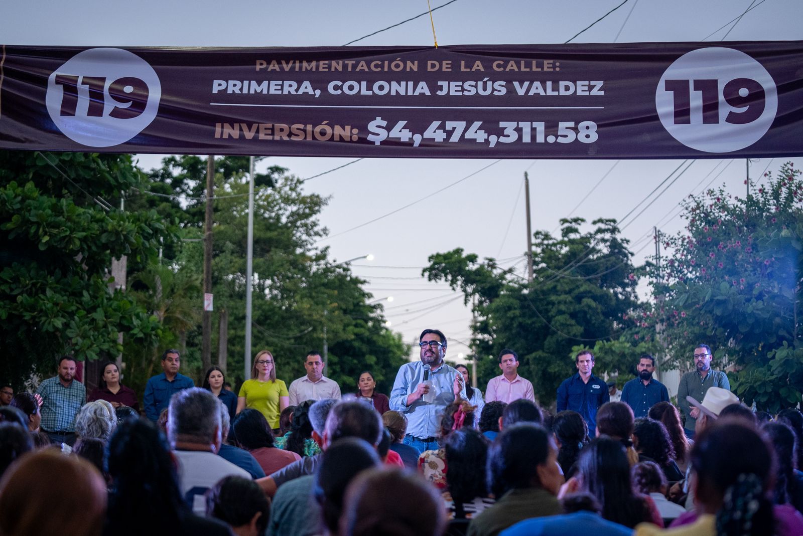 Gámez Mendívil entrega calle pavimentada en la Jesús Valdez, Culiacán, Sin.