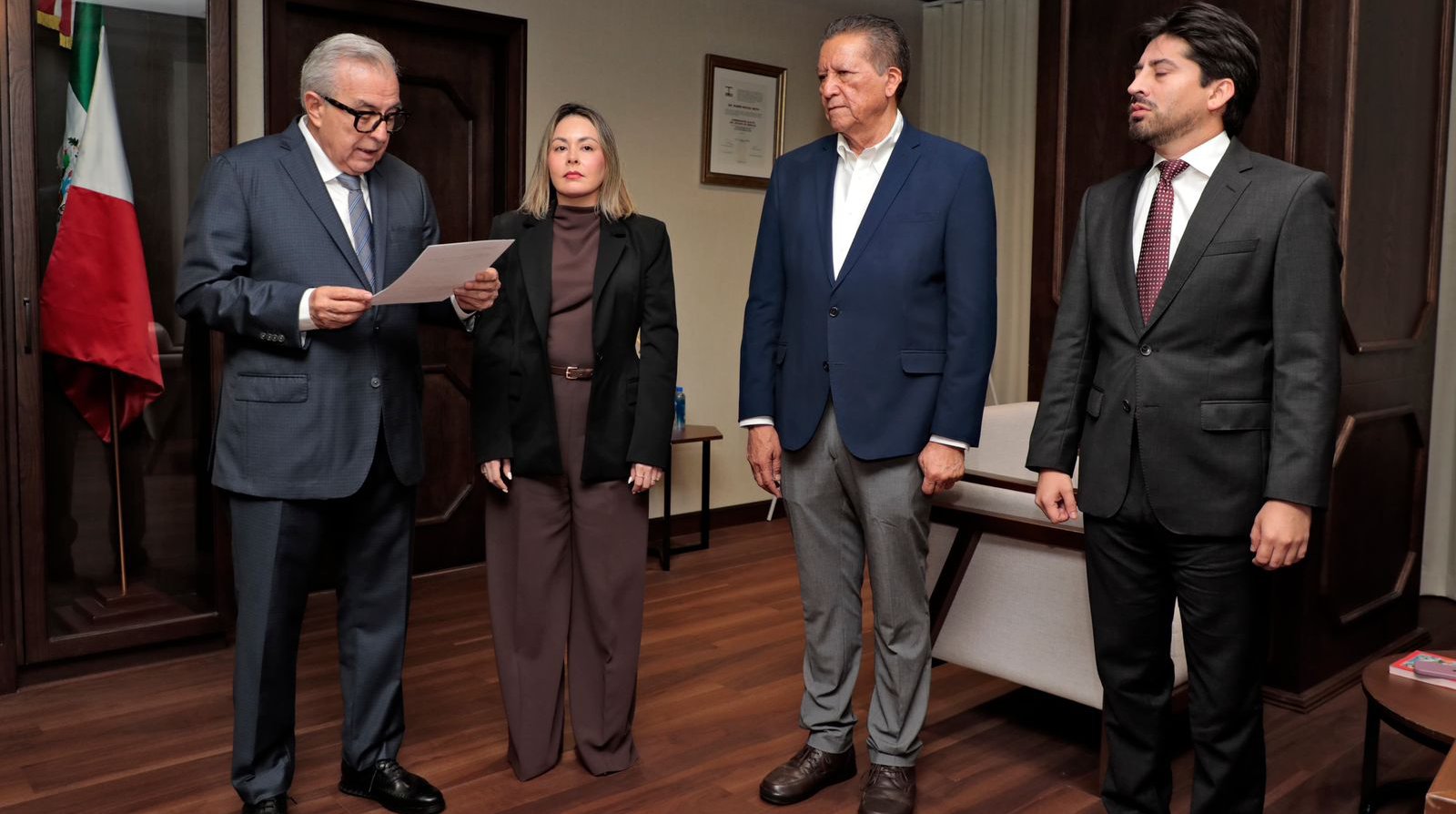gobernador toma protesta a nuevos funcionarios de su gabinete funcionarios