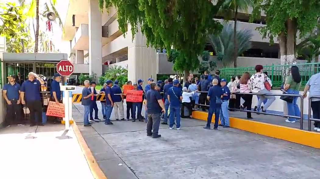 guerreros azules en palacio de gobierno