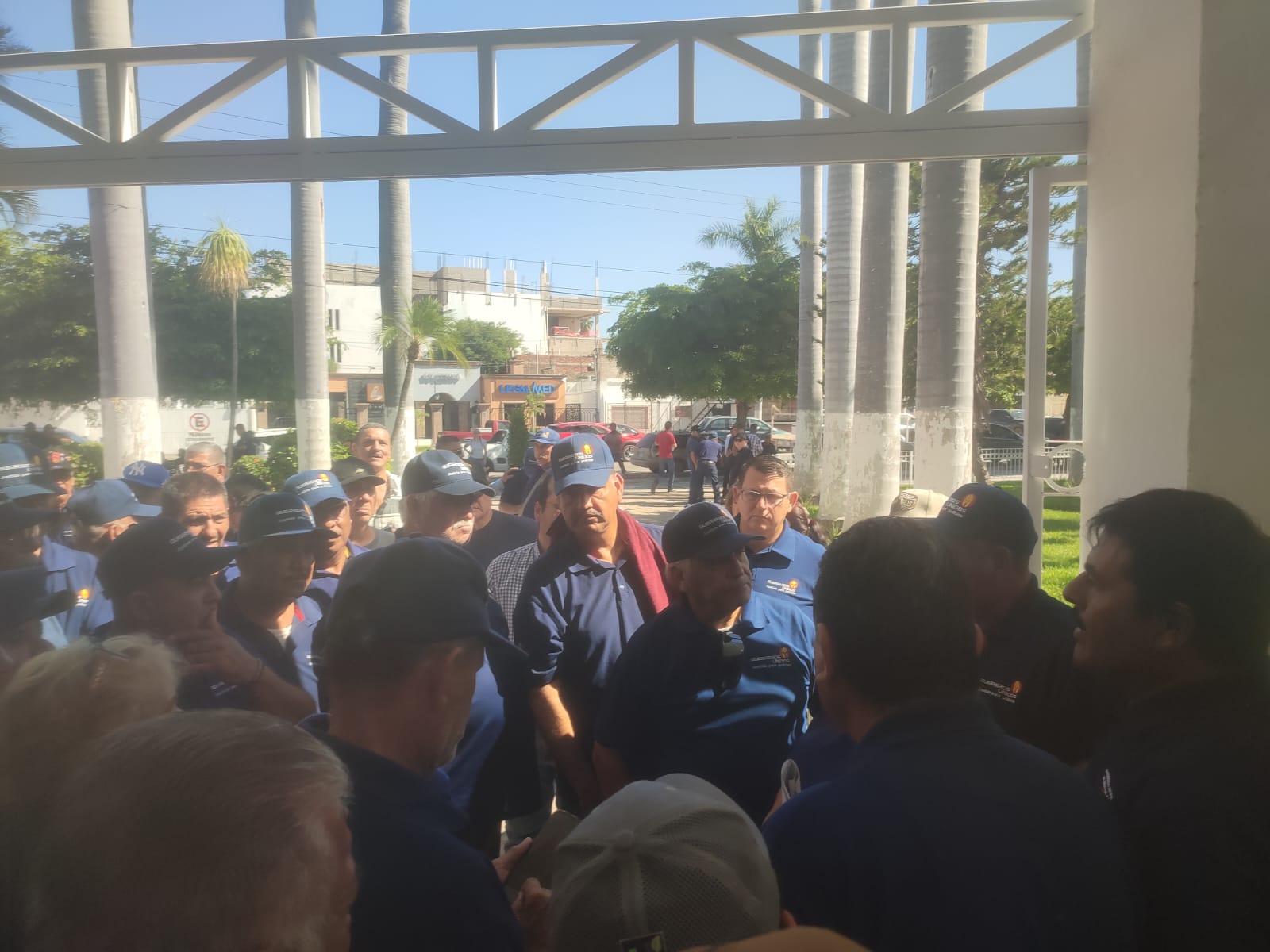 Guerreros Azules en toma del Ayuntamiento de Ahome