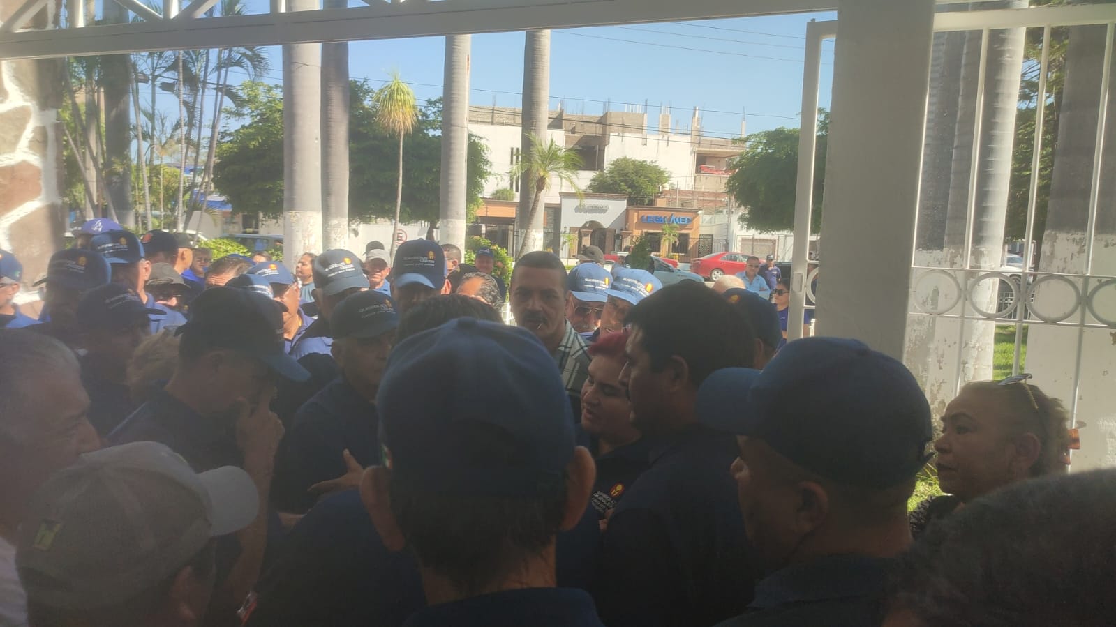 Guerreros Azules en toma del Ayuntamiento de Ahome