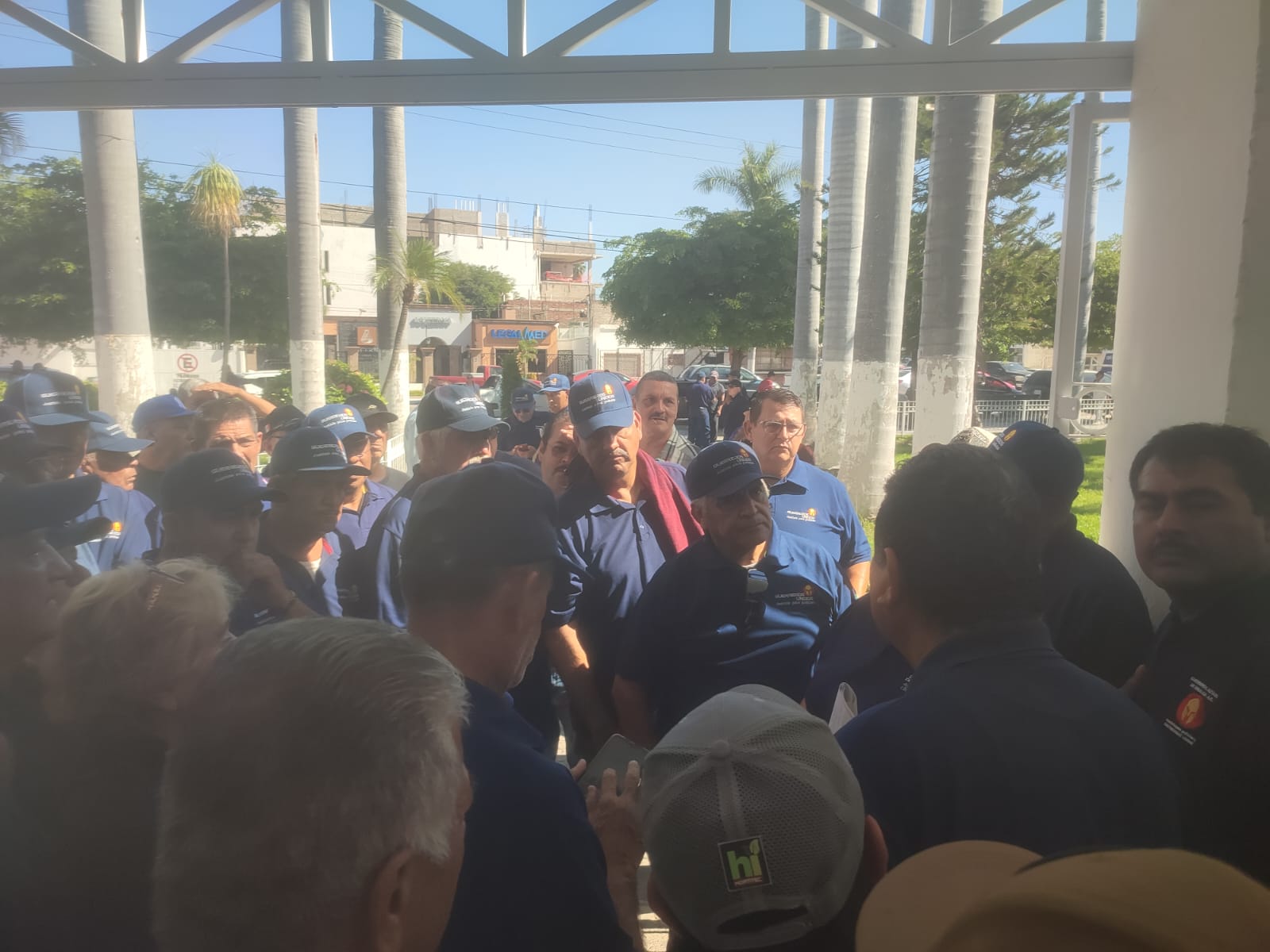 Guerreros Azules en toma del Ayuntamiento de Ahome