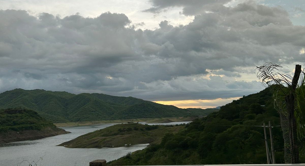 gustavo diaz ordaz a la presa bacurato en sinaloa