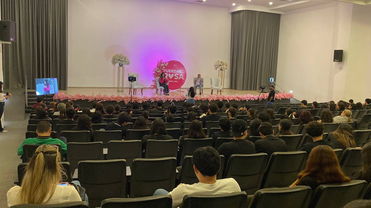 Hablan sobre autoexploración mamaria en programa Fuerza Rosa, de Vibra Radio Guasave