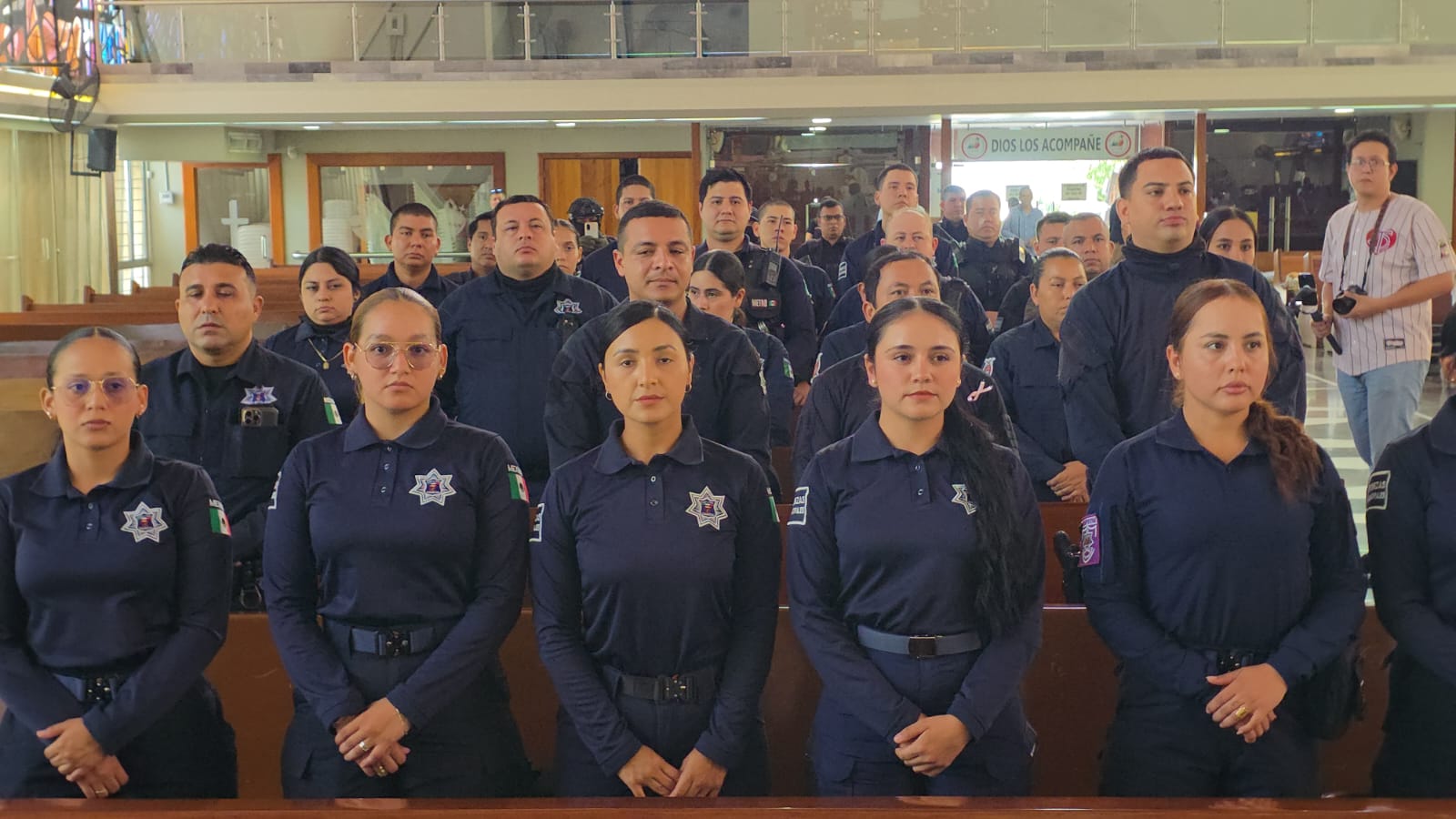 Policías en misa en su honor en La Lomita, de Culiacán