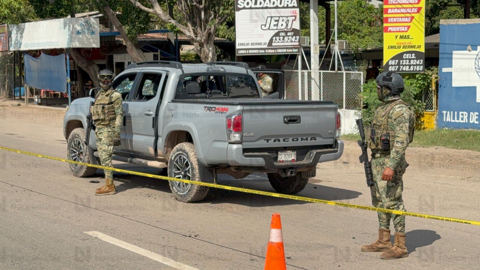 Hallan camioneta abandonada con impactos de bala en El Diez, Culiacán