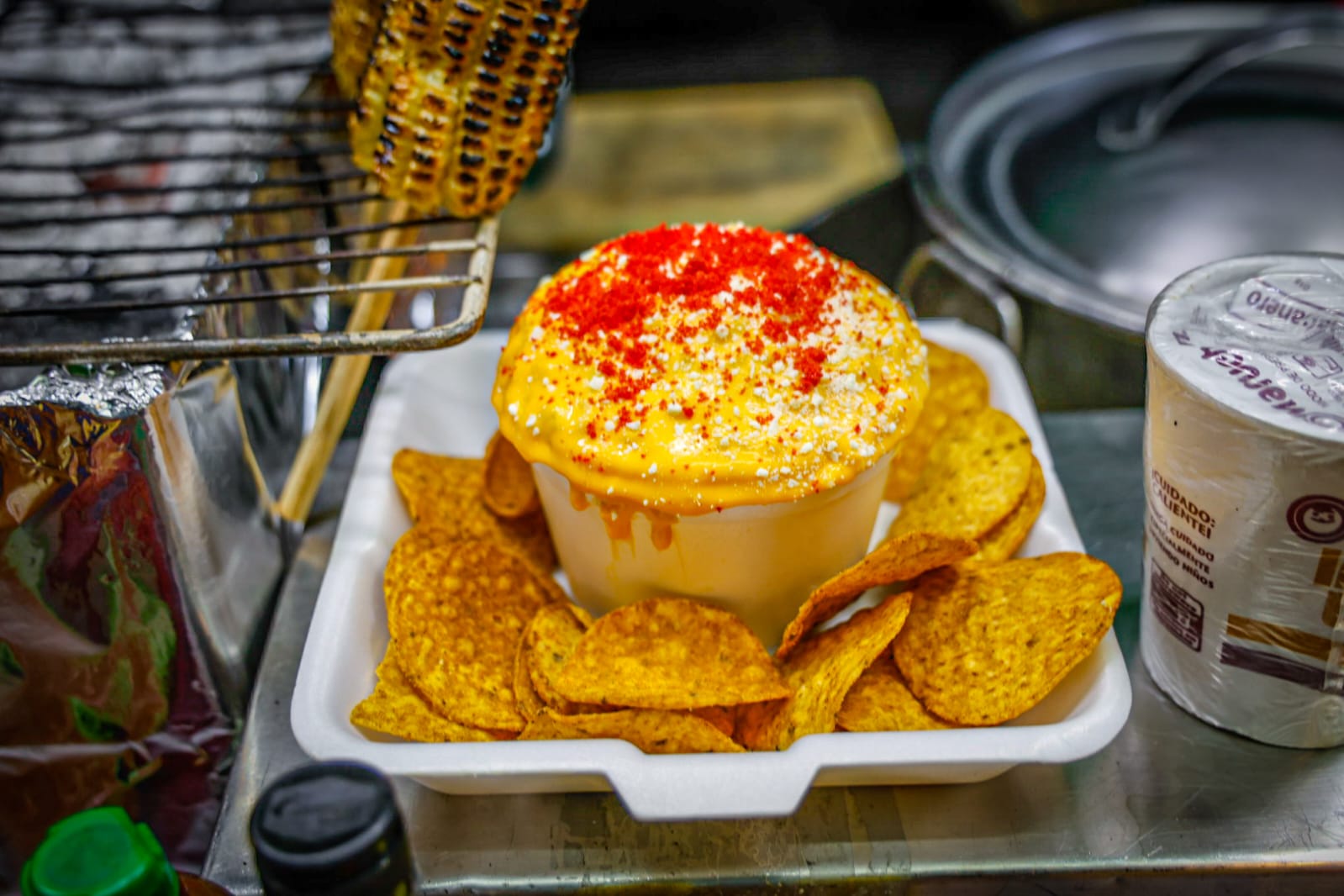 Puesto de comida durante festejo de Halloween en Culiacán, Sinaloa
